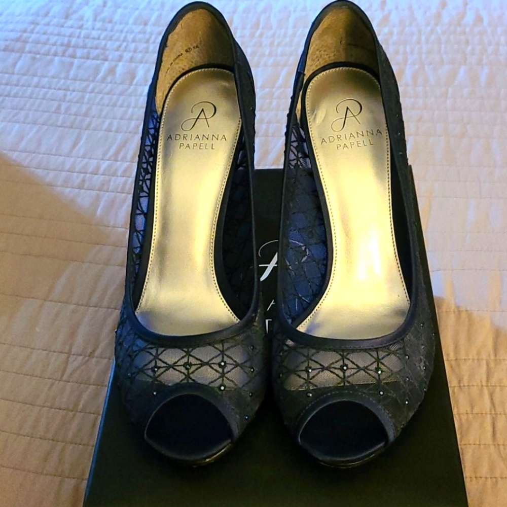 Size 9.5 Adrianna Papel "Glaze" navy blue pump